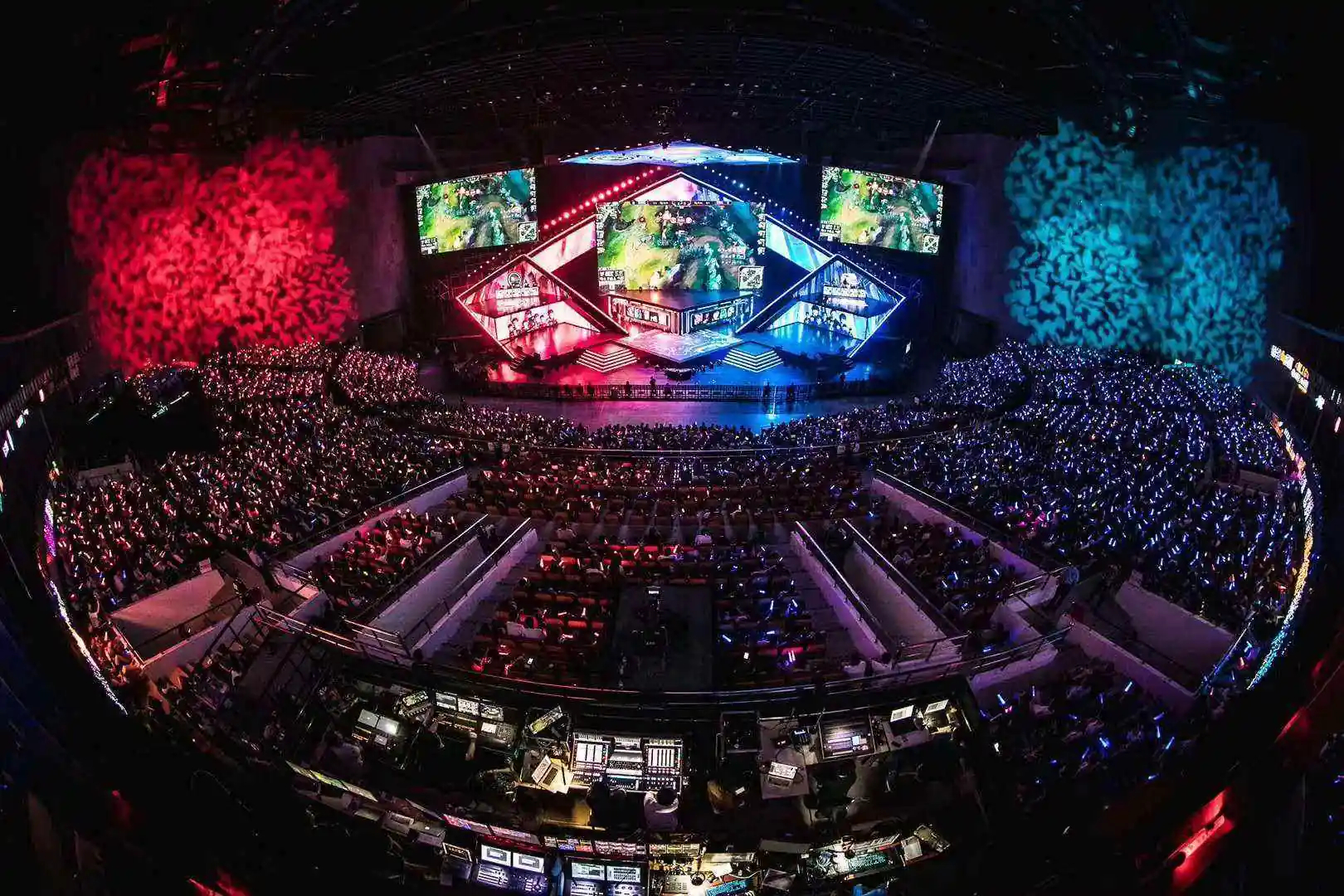 入围赛最佳阵容预测：LNG中野入选无悬念，AD竞争激烈。