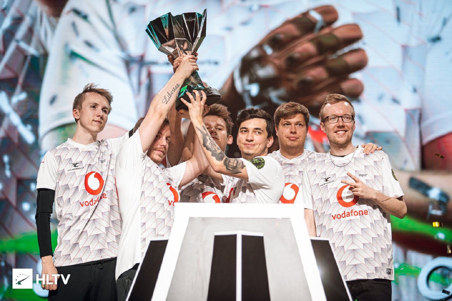 战术对决前瞻：EDG的快节奏进攻如何破解GEN.G的铜墙铁壁？-JJB电竞