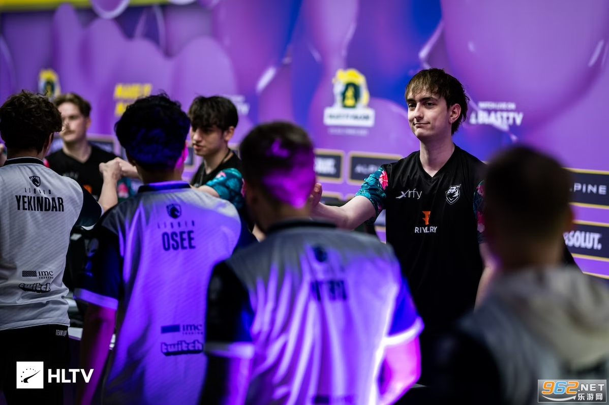 无畏契约》电竞狂欢英雄战场