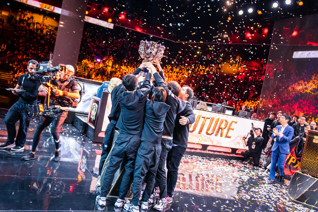 战术布置与技能配合：团战指挥中的团队协作及训练赛复盘分析